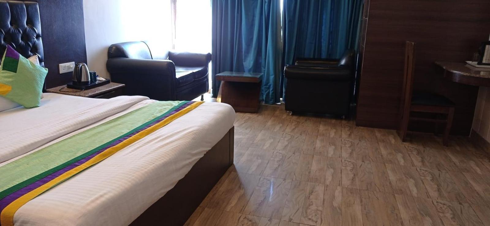 מוסורי Hotel Himshri By Ovata מראה חיצוני תמונה